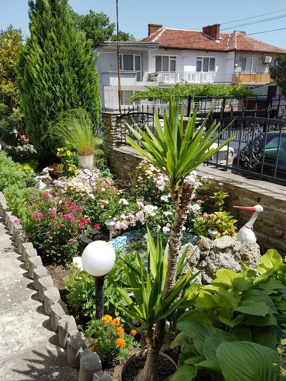Guest Rooms Denitsa Obzor Exterior photo